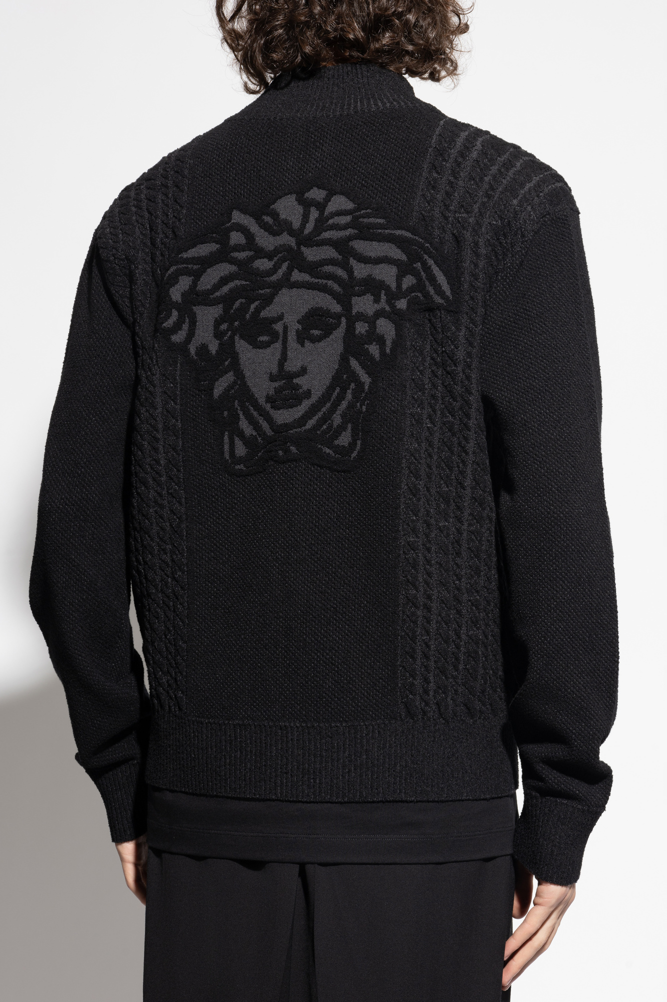 【送料&関税込】Versace Black Wool Blend Cardigan Versace Black Wool Blend Cardigan Nero 42 IT - Sweaters